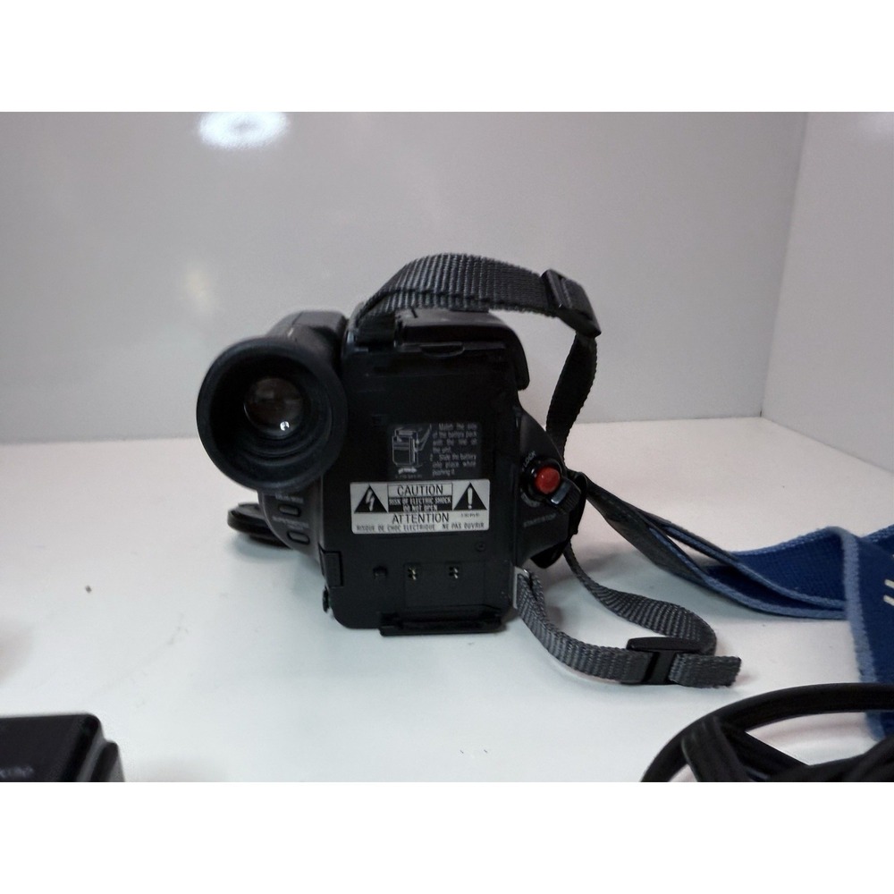 Sony CCD-TR7 Video8 Handycam Camcorder w/ Charger & Cables – As Is - Picture 3 of 8